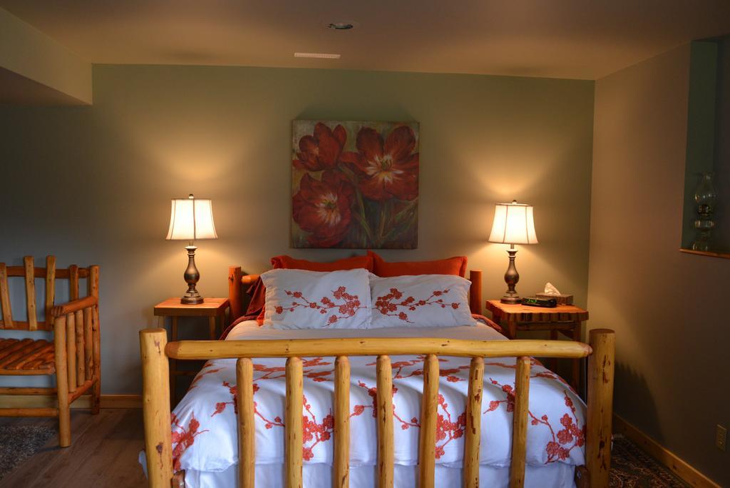 Kicking Horse Canyon Guest House Golden Quarto foto