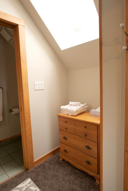 Kicking Horse Canyon Guest House Golden Exterior foto