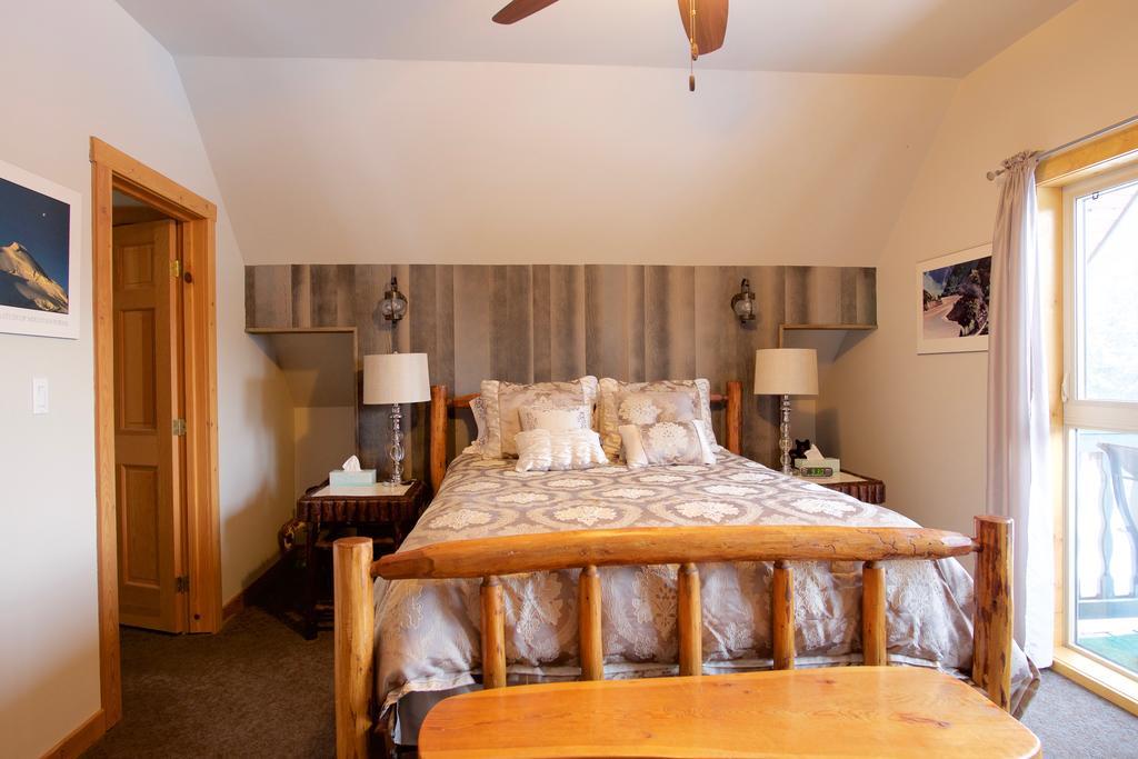 Kicking Horse Canyon Guest House Golden Exterior foto