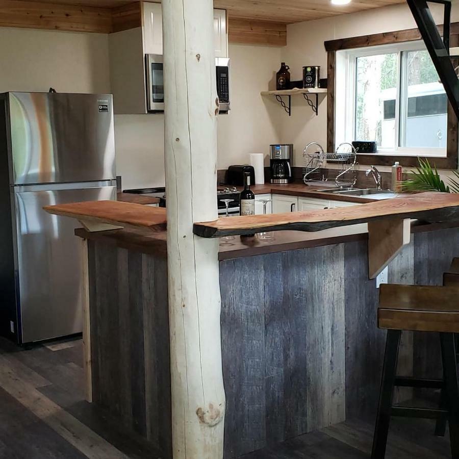 Kicking Horse Canyon Guest House Golden Exterior foto